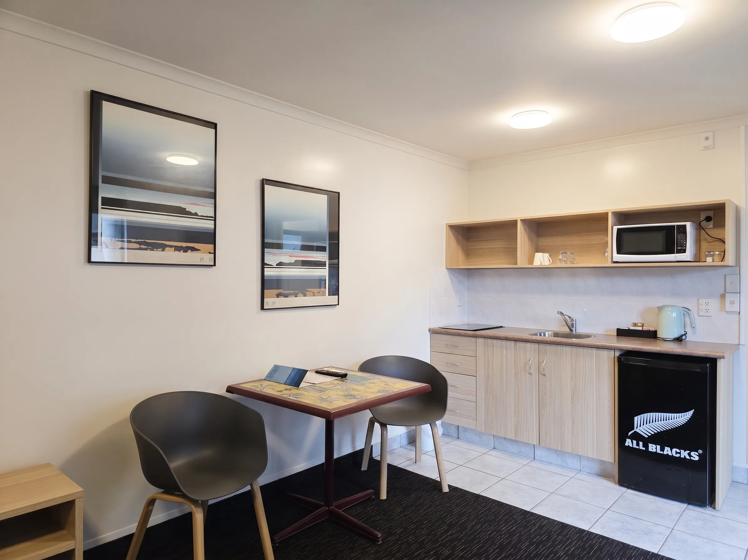 Large Studio, kitchen