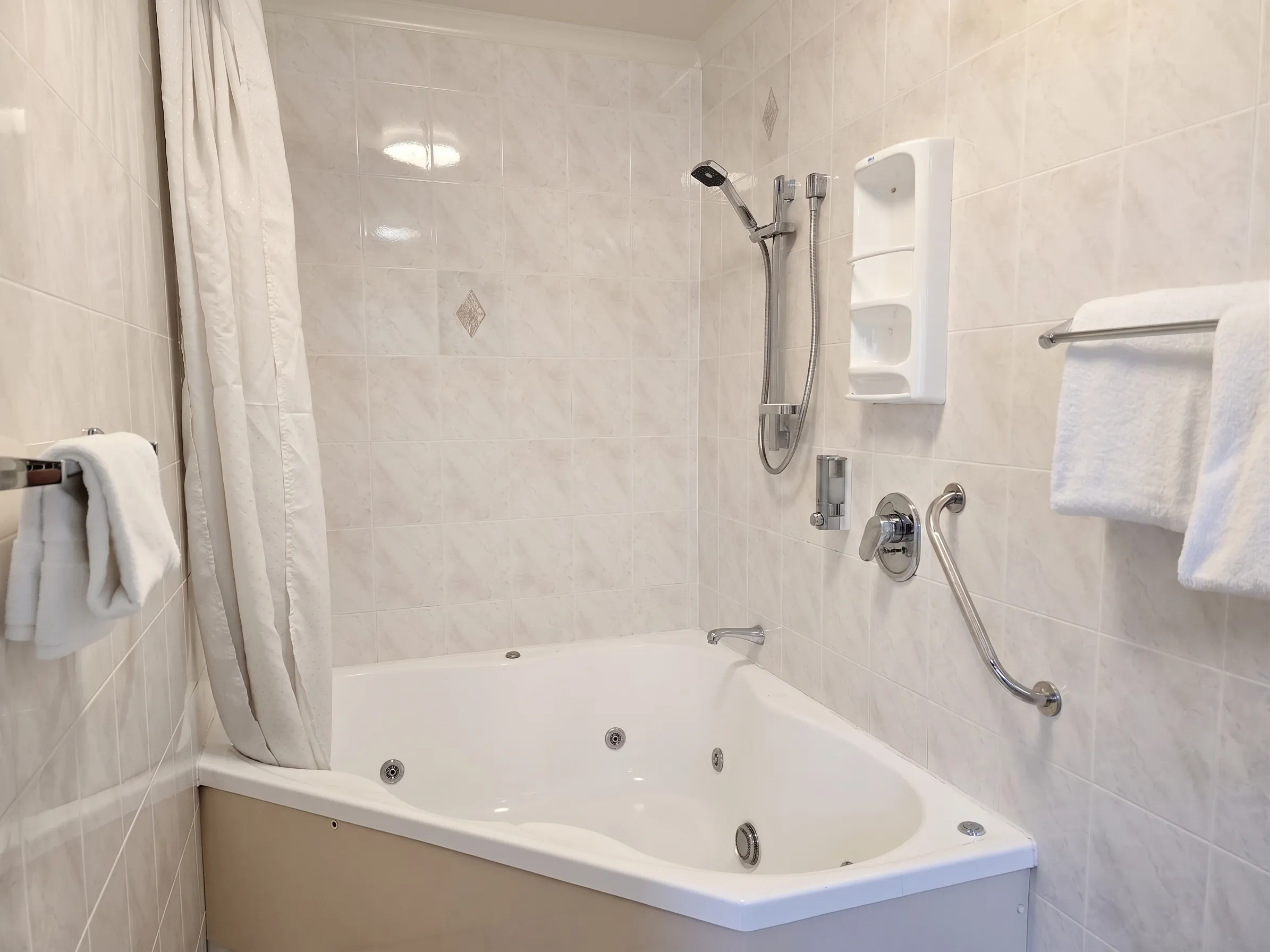 Large Studio, bathroom