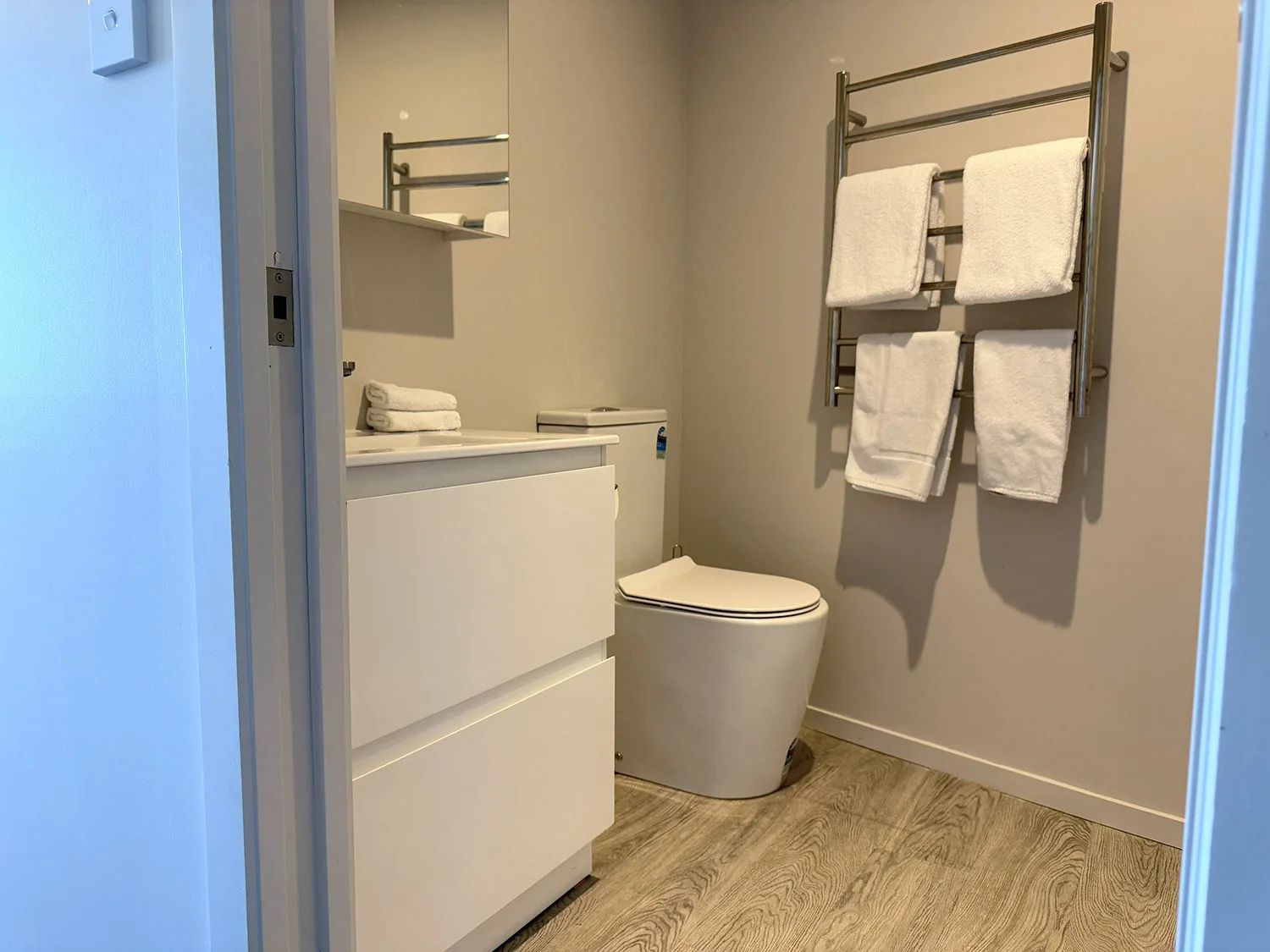 Studio Round House — bathroom at Bluewater Hotel