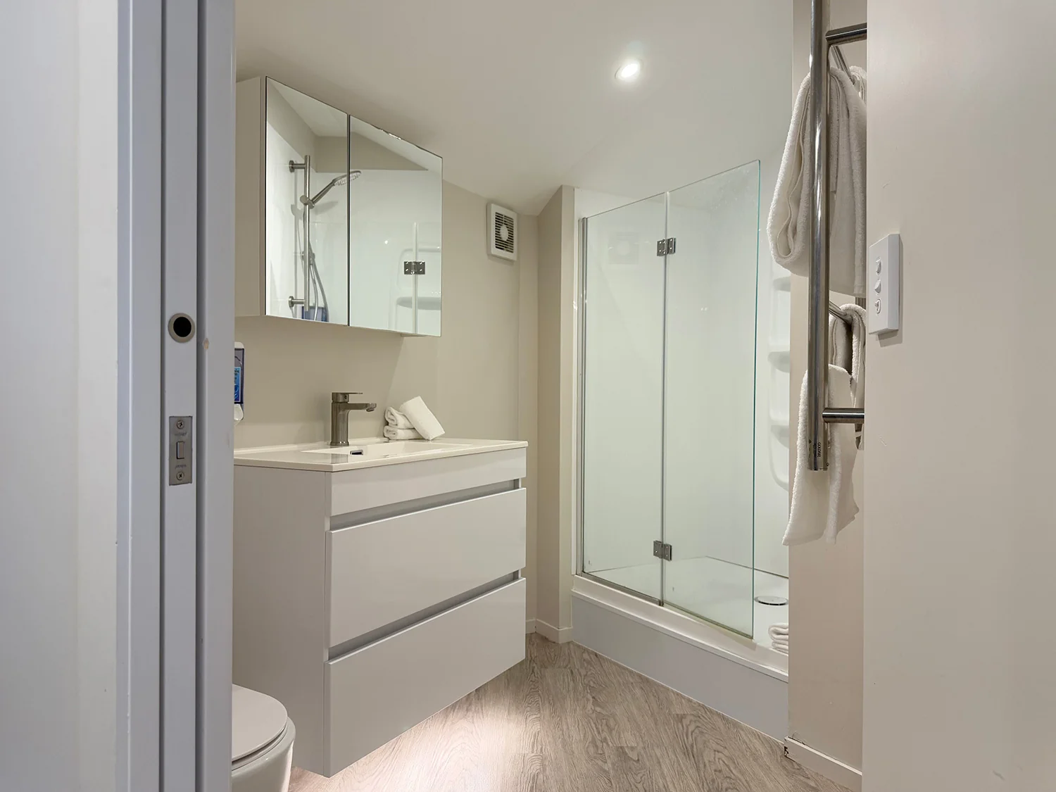 Apartment Round House — bathroom at Bluewater Hotel