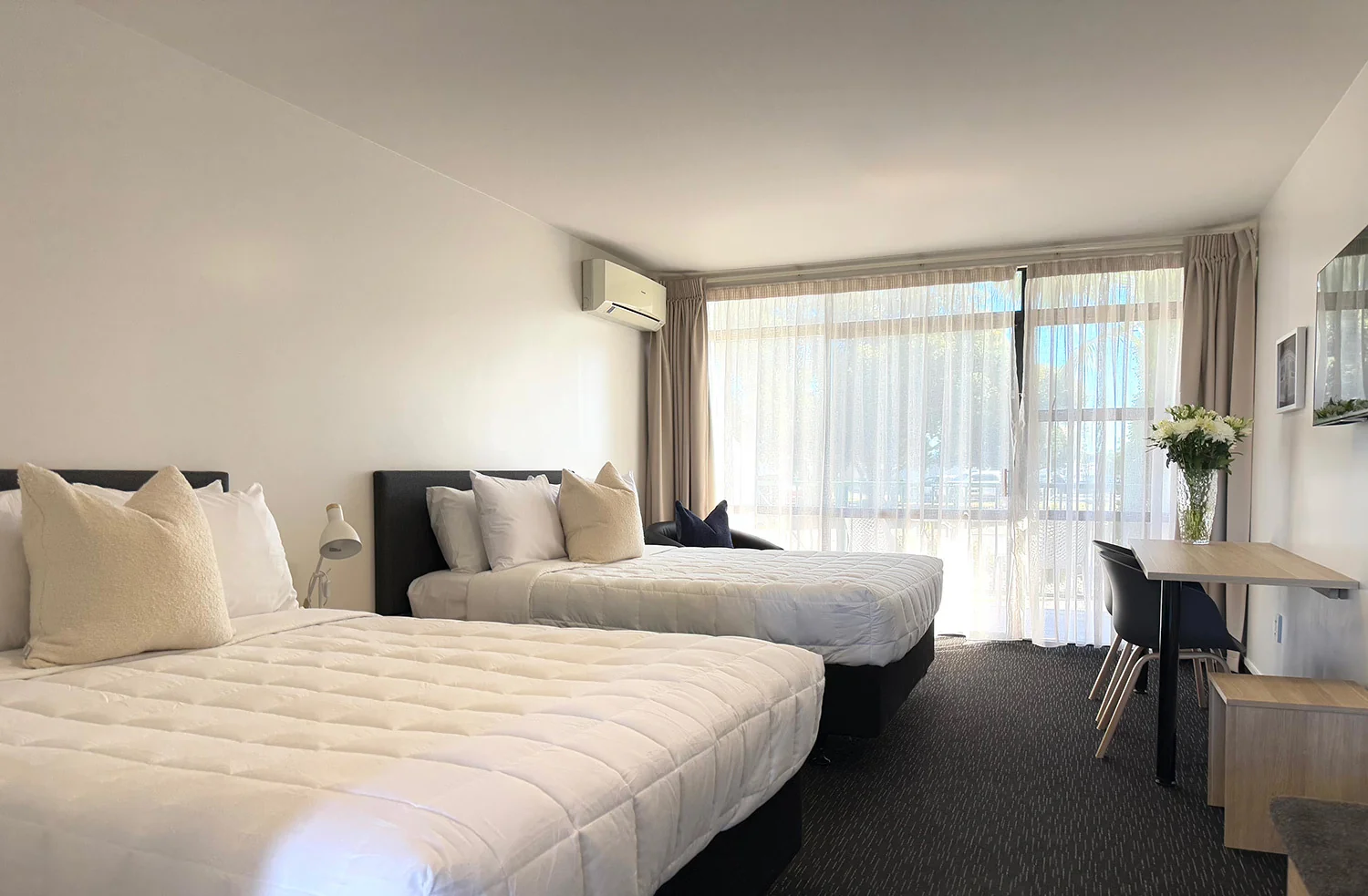 Ground Floor Twin — main room at Bluewater Hotel